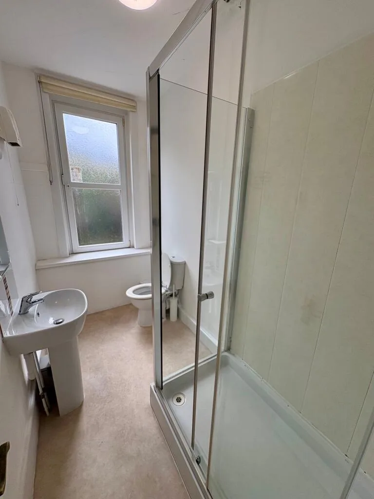 6 bedroom house for rent