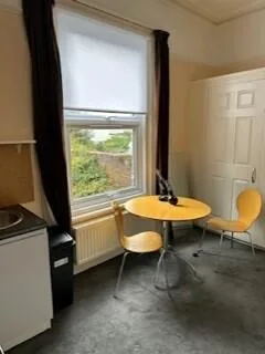 6 bedroom house for rent