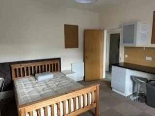 6 bedroom house for rent