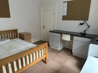 6 bedroom house for rent