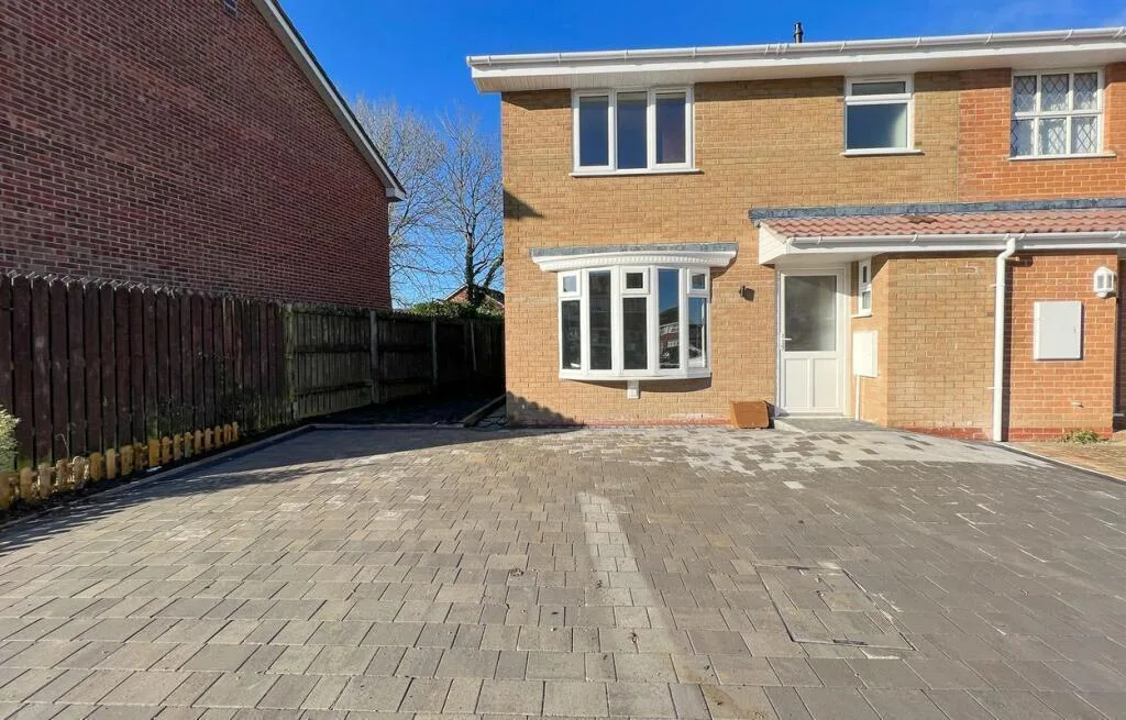 3 bedroom semi-detached house for rent