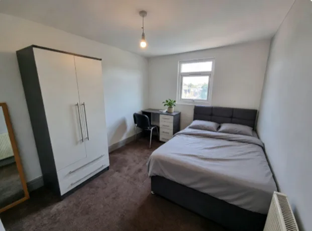 8 bedroom terraced house for rent