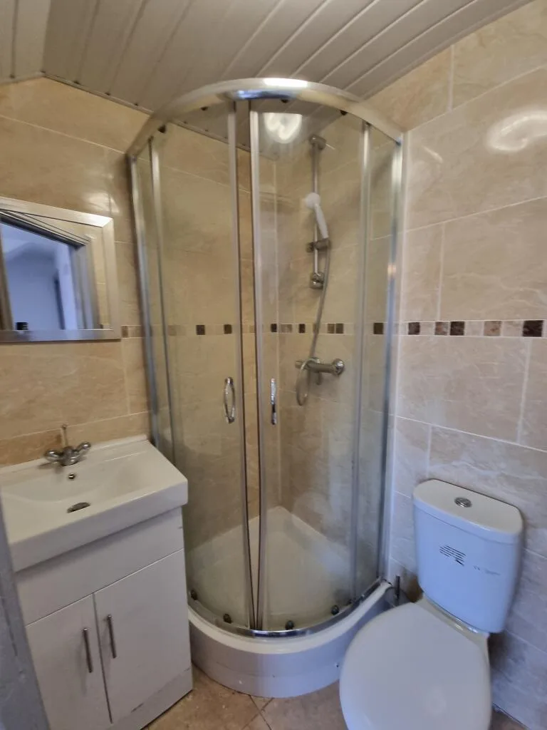 8 bedroom terraced house for rent
