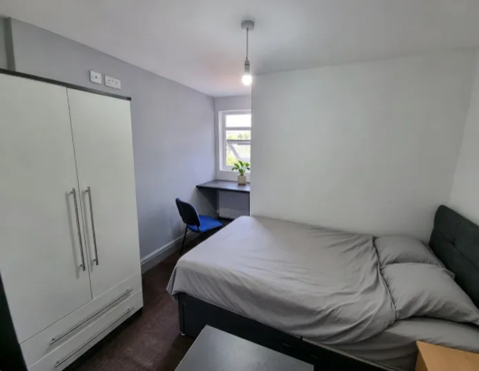 8 bedroom terraced house for rent