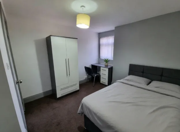 8 bedroom terraced house for rent