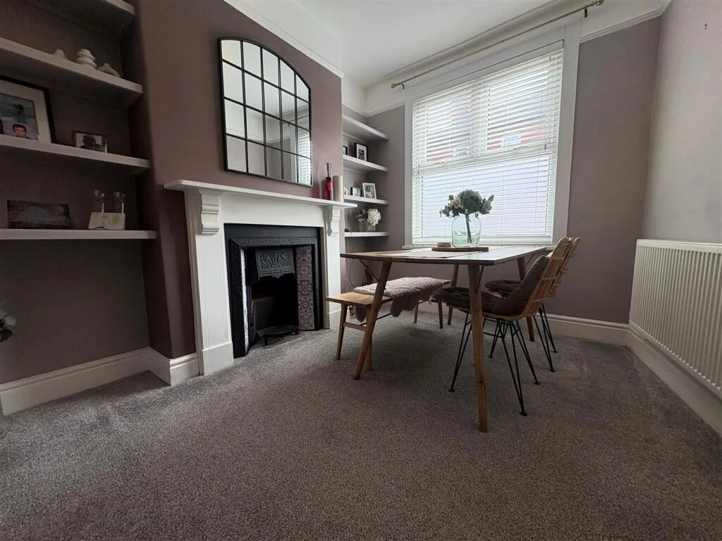 2 bedroom terraced house for rent