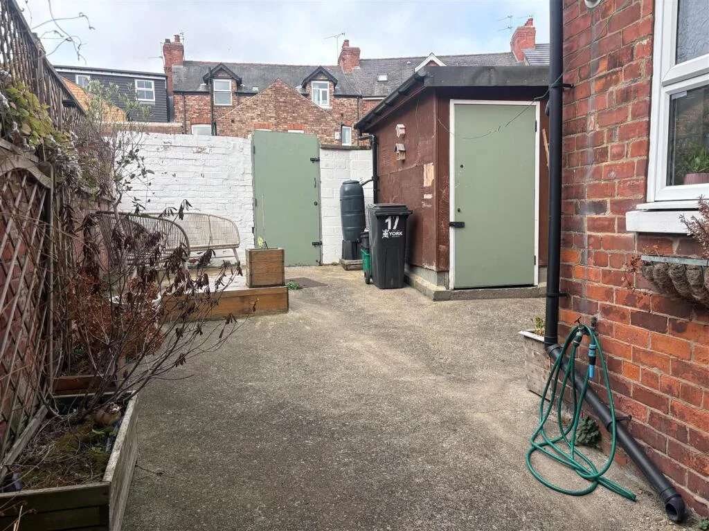 2 bedroom terraced house for rent