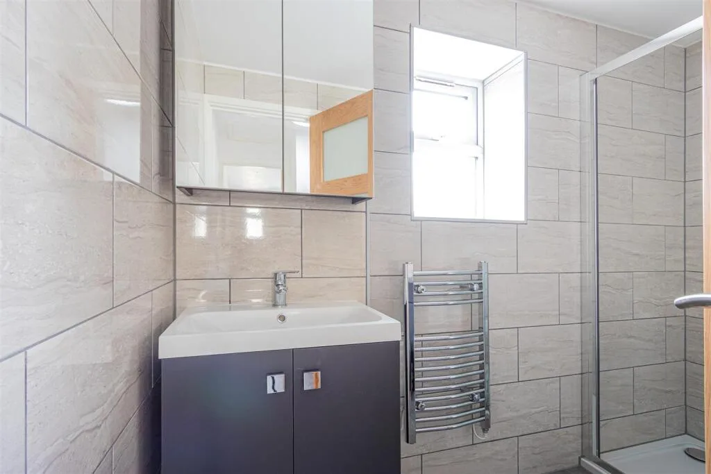 1 bedroom mews property for rent