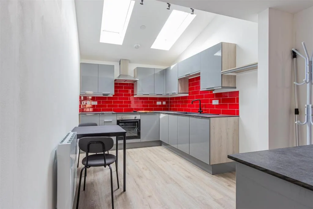 1 bedroom mews property for rent