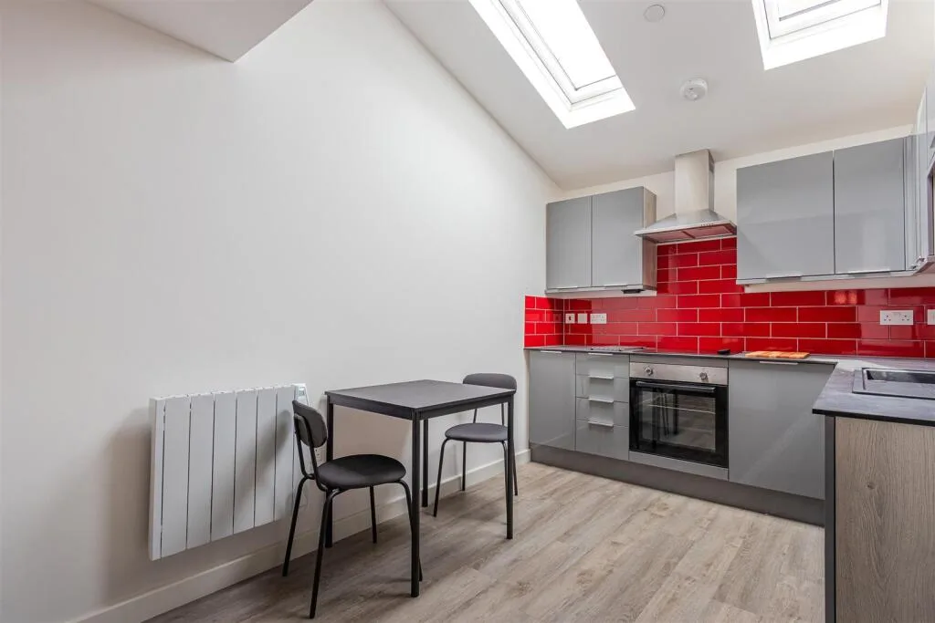 1 bedroom mews property for rent