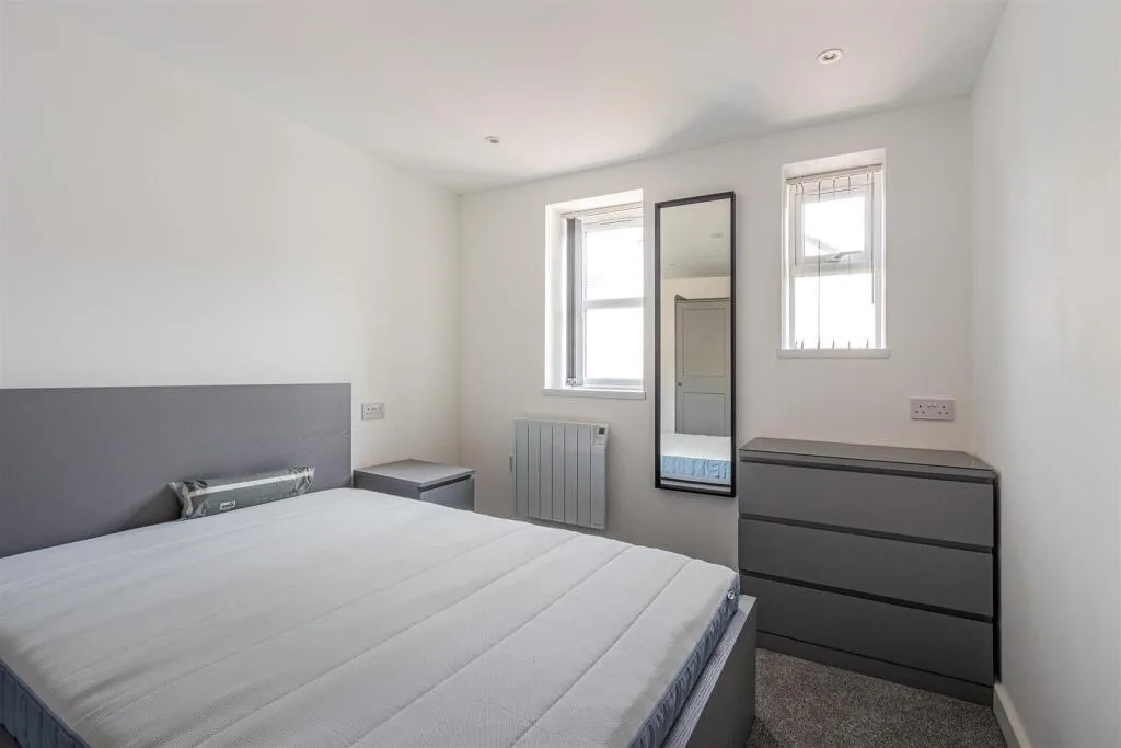1 bedroom mews property for rent
