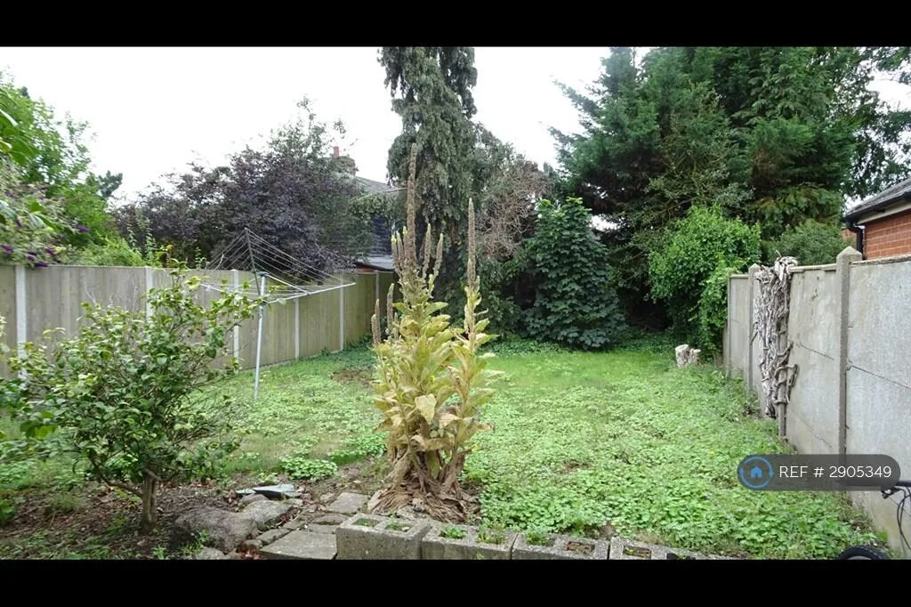 4 bedroom end of terrace house for rent