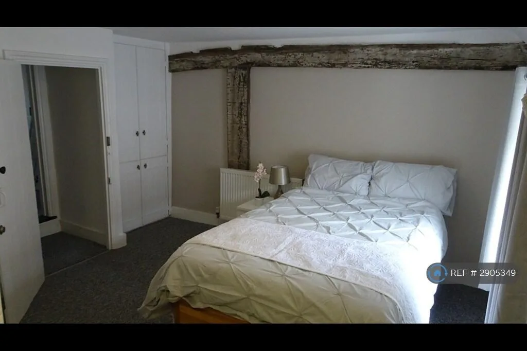 4 bedroom end of terrace house for rent