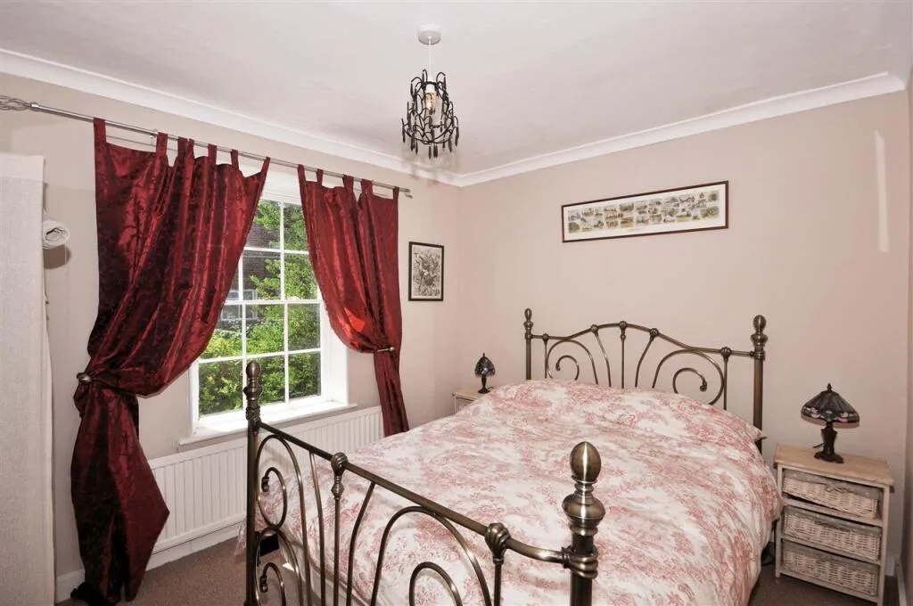 2 bedroom semi-detached house for rent