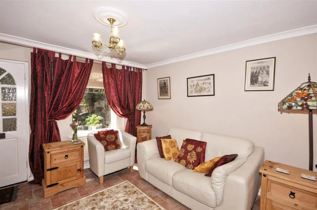 2 bedroom semi-detached house for rent