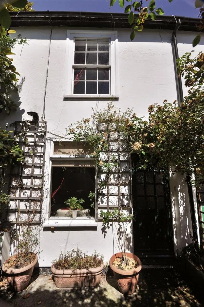 2 bedroom semi-detached house for rent