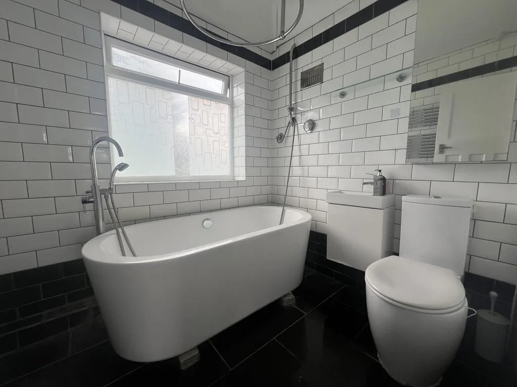 3 bedroom semi-detached house for rent
