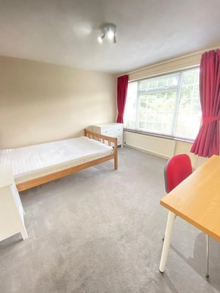 3 bedroom semi-detached house for rent