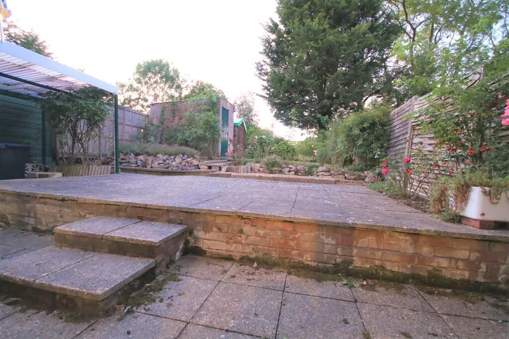 3 bedroom semi-detached house for rent