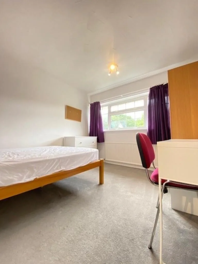 3 bedroom semi-detached house for rent
