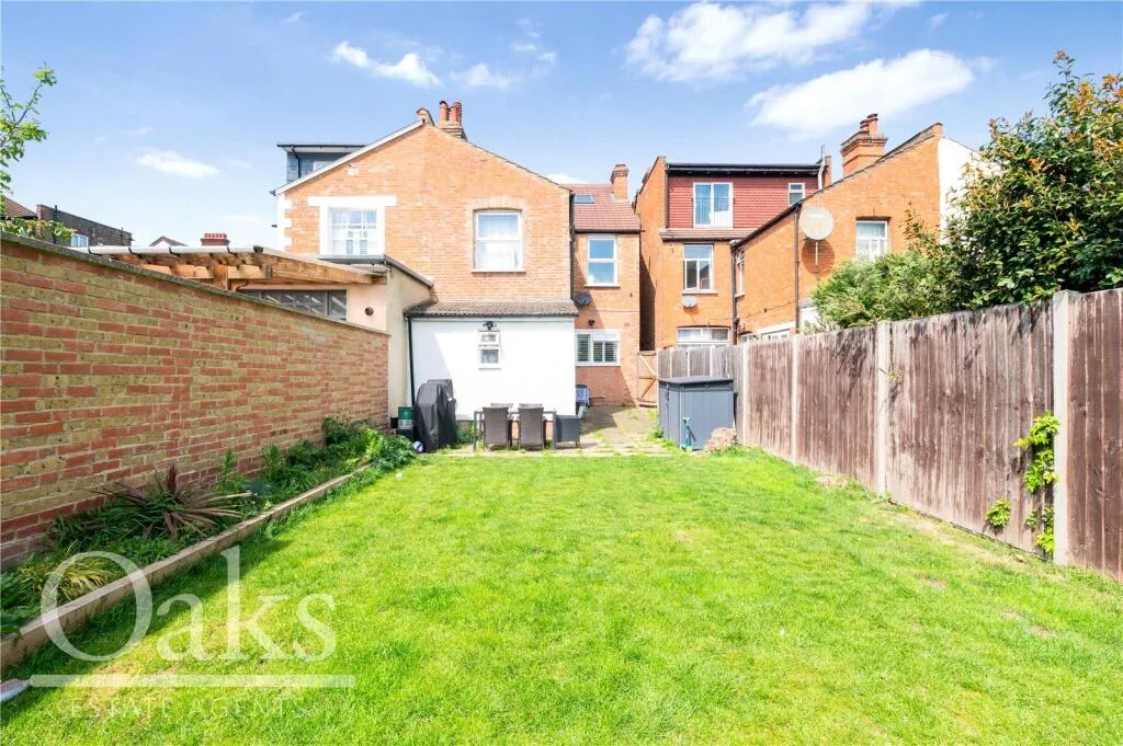 2 bedroom maisonette for rent