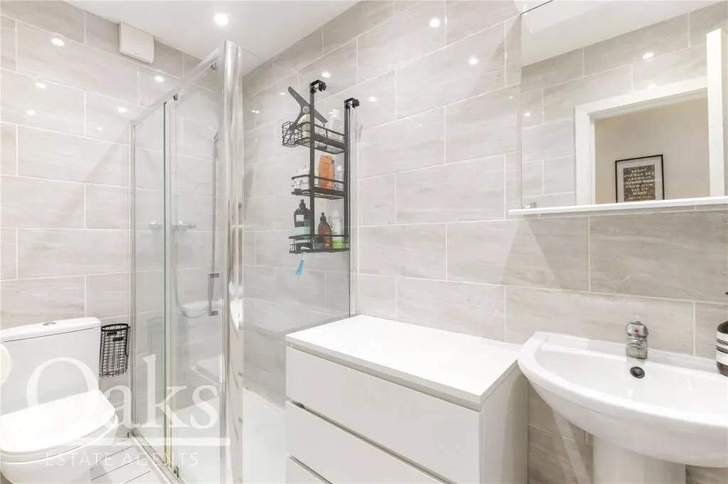 2 bedroom maisonette for rent