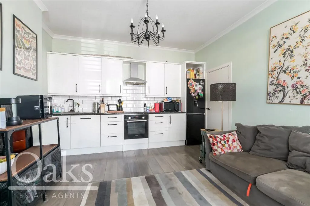 2 bedroom maisonette for rent