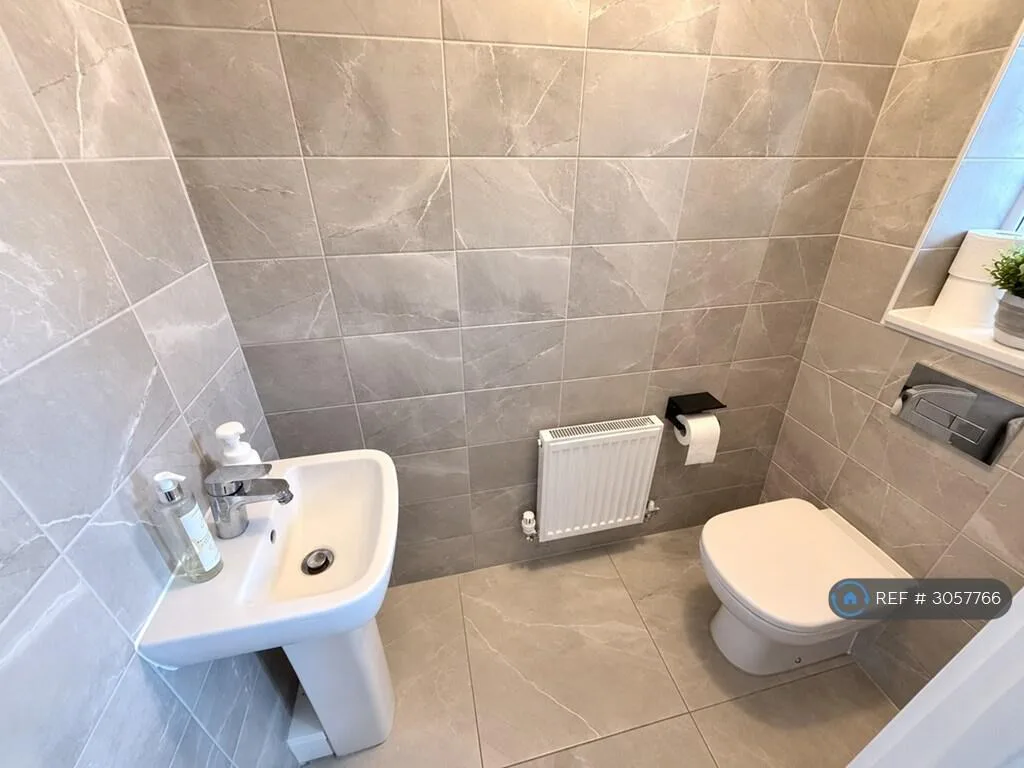 4 bedroom semi-detached house for rent