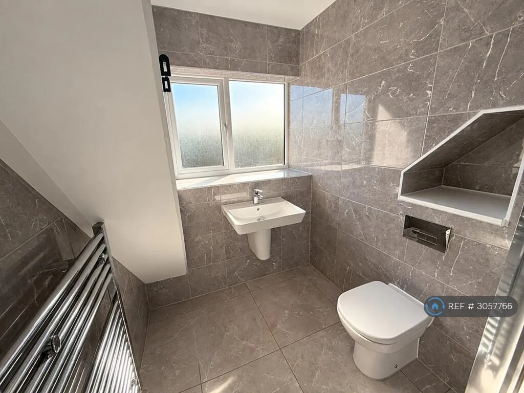4 bedroom semi-detached house for rent