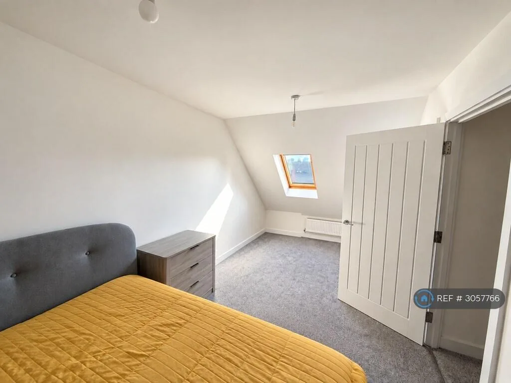 4 bedroom semi-detached house for rent
