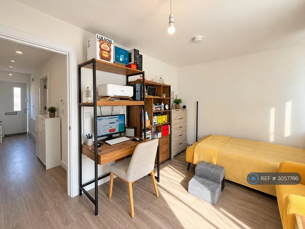 4 bedroom semi-detached house for rent