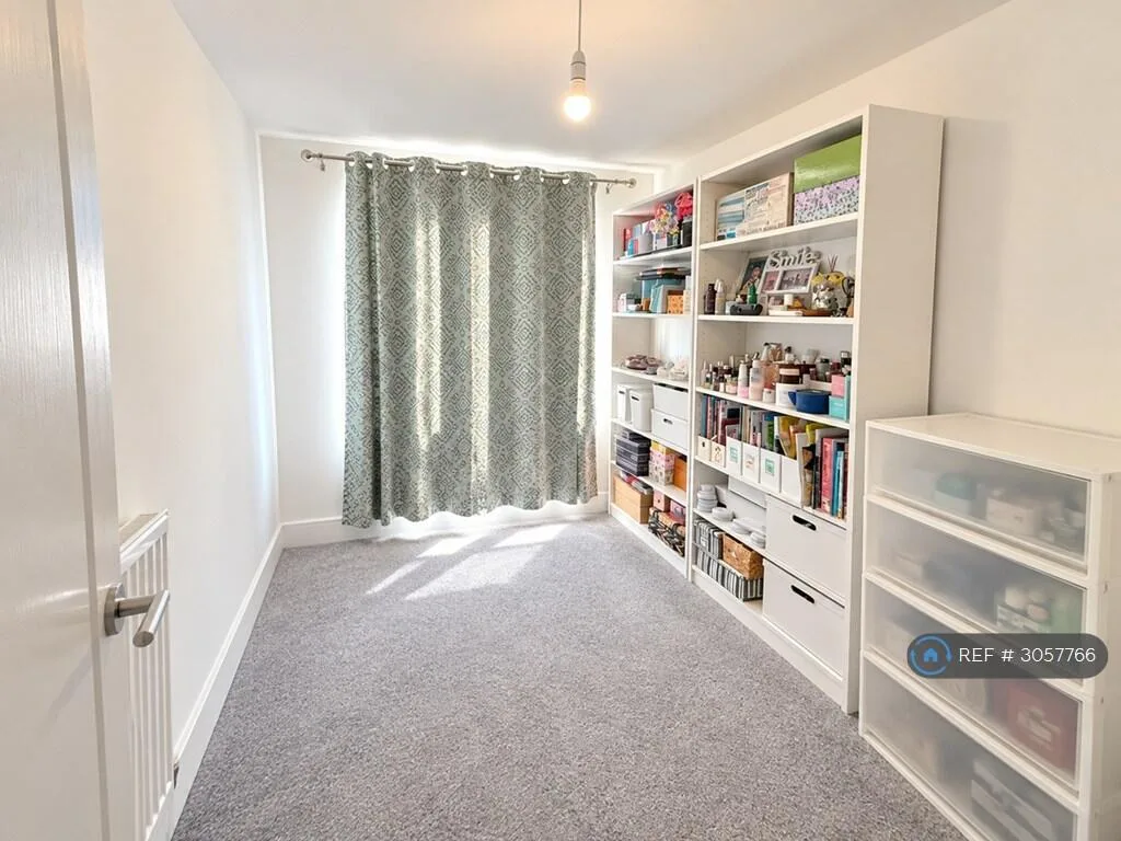 4 bedroom semi-detached house for rent