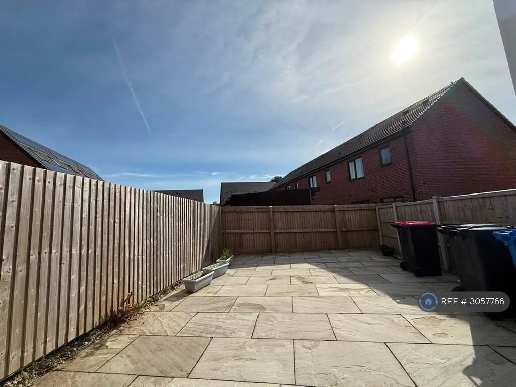 4 bedroom semi-detached house for rent