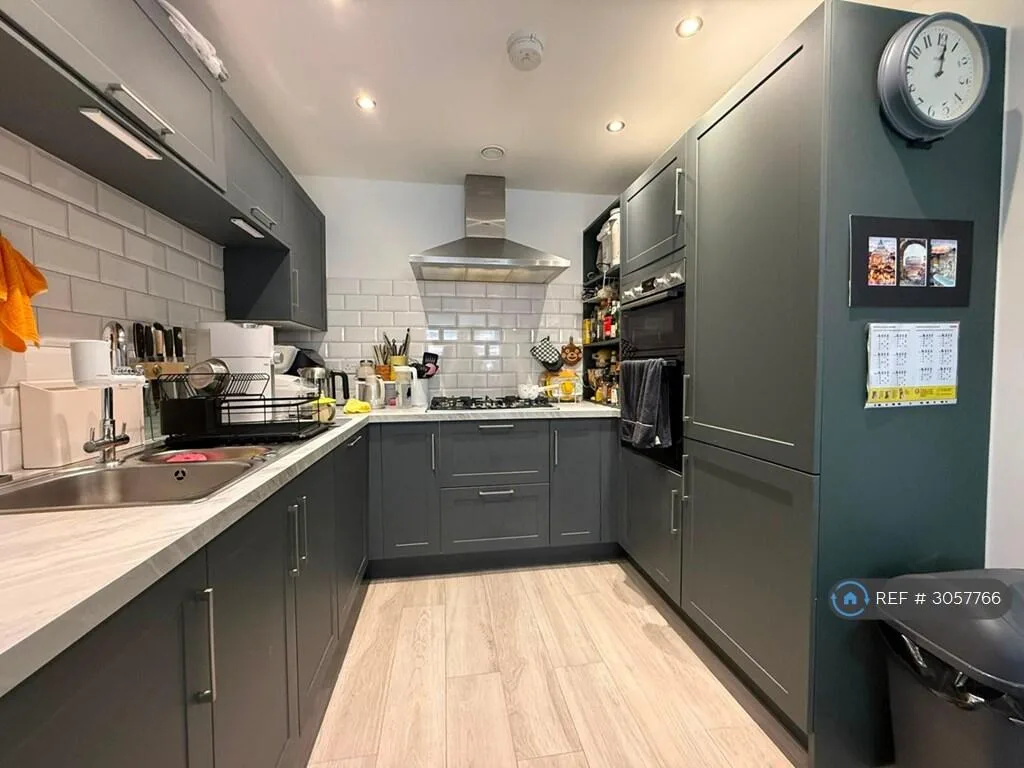 4 bedroom semi-detached house for rent