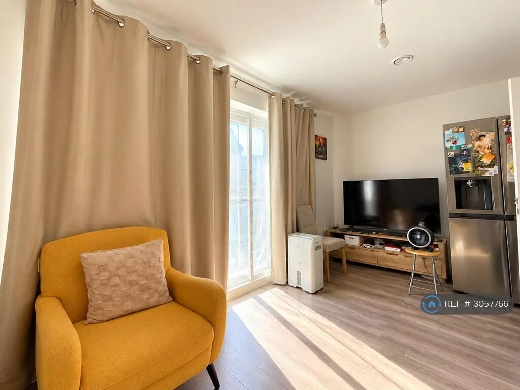 4 bedroom semi-detached house for rent