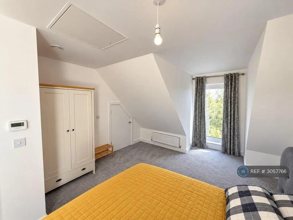 4 bedroom semi-detached house for rent