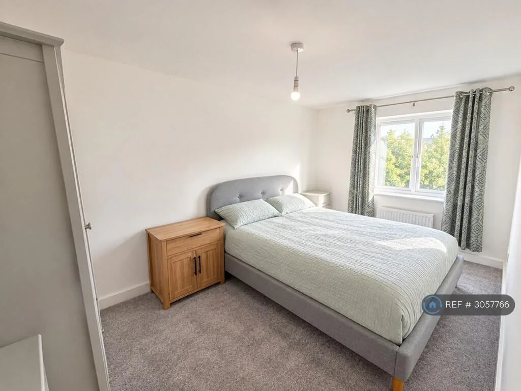 4 bedroom semi-detached house for rent
