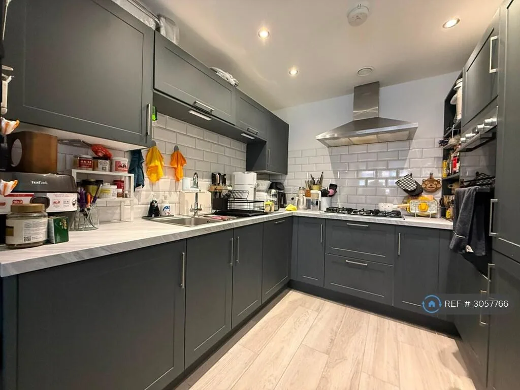 4 bedroom semi-detached house for rent
