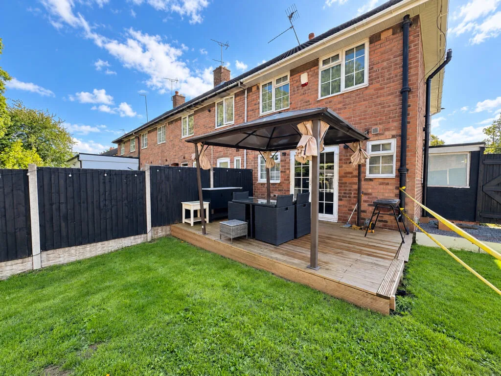 3 bedroom end of terrace house for rent