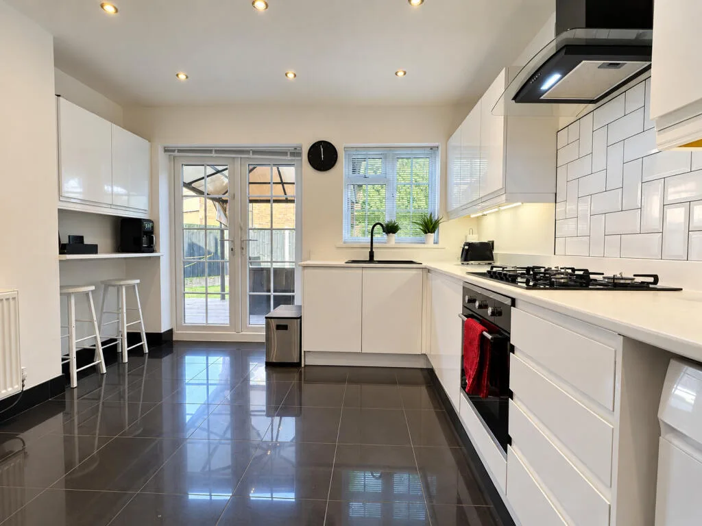 3 bedroom end of terrace house for rent