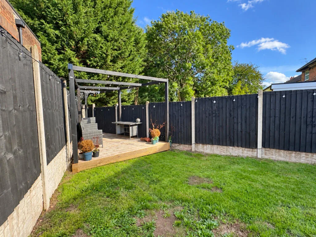 3 bedroom end of terrace house for rent