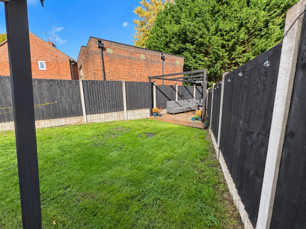 3 bedroom end of terrace house for rent