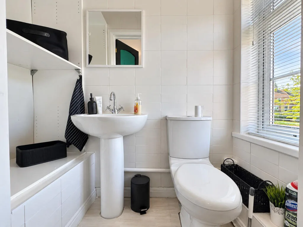 3 bedroom end of terrace house for rent