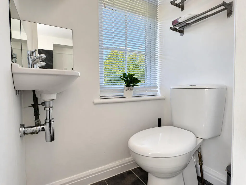 3 bedroom end of terrace house for rent