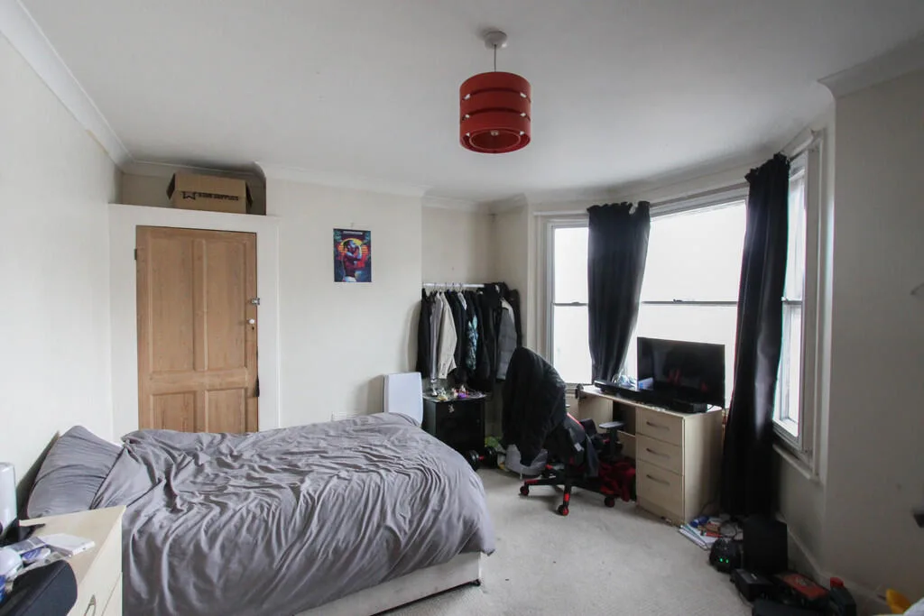 4 bedroom end of terrace house for rent