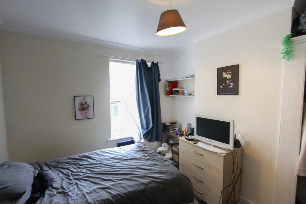 4 bedroom end of terrace house for rent