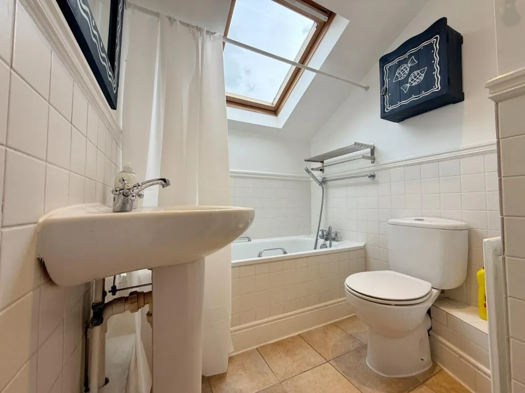 2 bedroom end of terrace house for rent