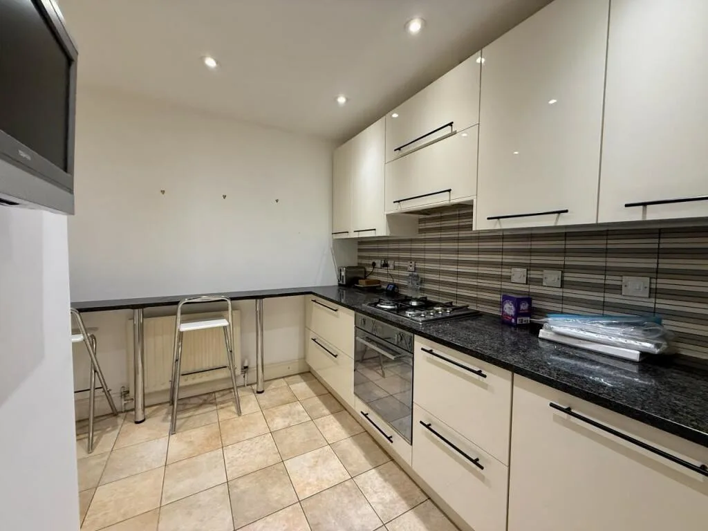 2 bedroom end of terrace house for rent