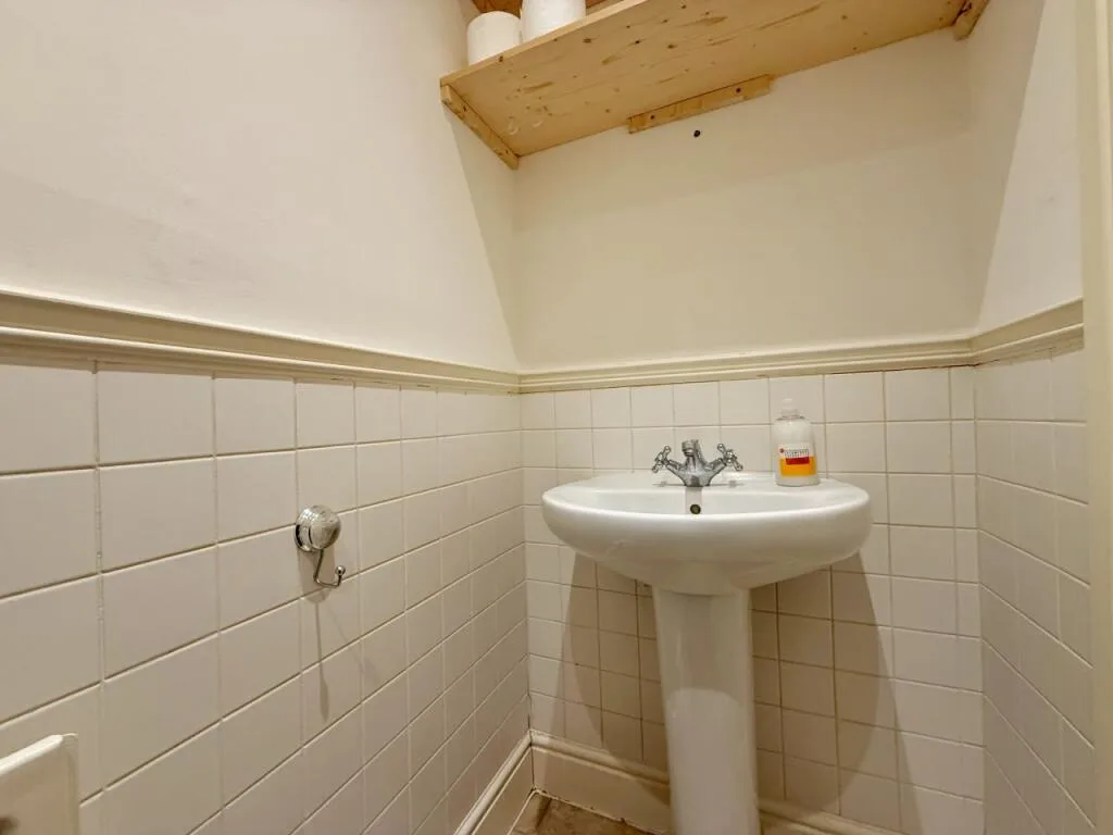 2 bedroom end of terrace house for rent