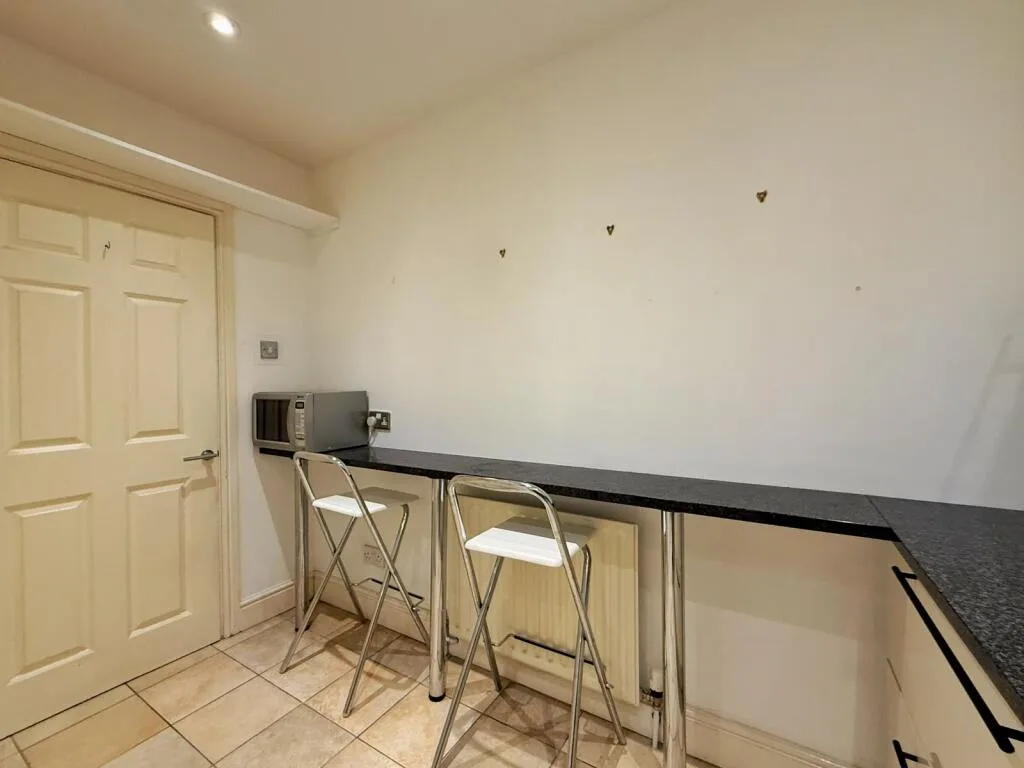 2 bedroom end of terrace house for rent